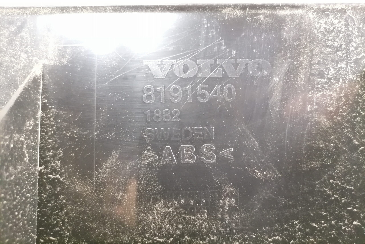 Volvo Küljeluugi plastraam 8191540 - Pièce universelle pour Camion: photos 4 Volvo Küljeluugi plastraam 8191540 - Pièce universelle pour Camion: photos 4