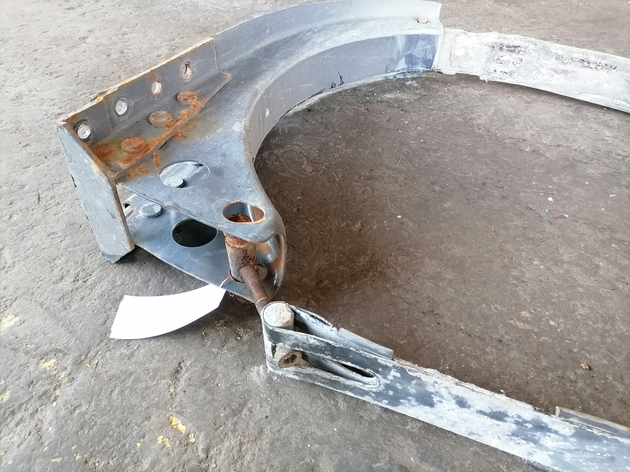 Volvo Kütusepaagi kandur, Volvo 20526488 - Réservoir de carburant pour Camion: photos 5 Volvo Kütusepaagi kandur, Volvo 20526488 - Réservoir de carburant pour Camion: photos 5
