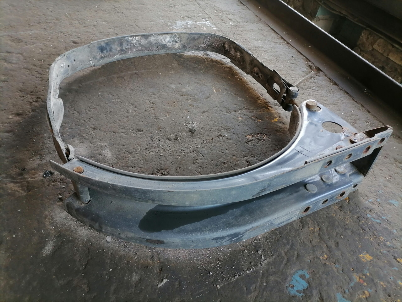 Volvo Kütusepaagi kandur, Volvo 20526488 - Réservoir de carburant pour Camion: photos 2 Volvo Kütusepaagi kandur, Volvo 20526488 - Réservoir de carburant pour Camion: photos 2
