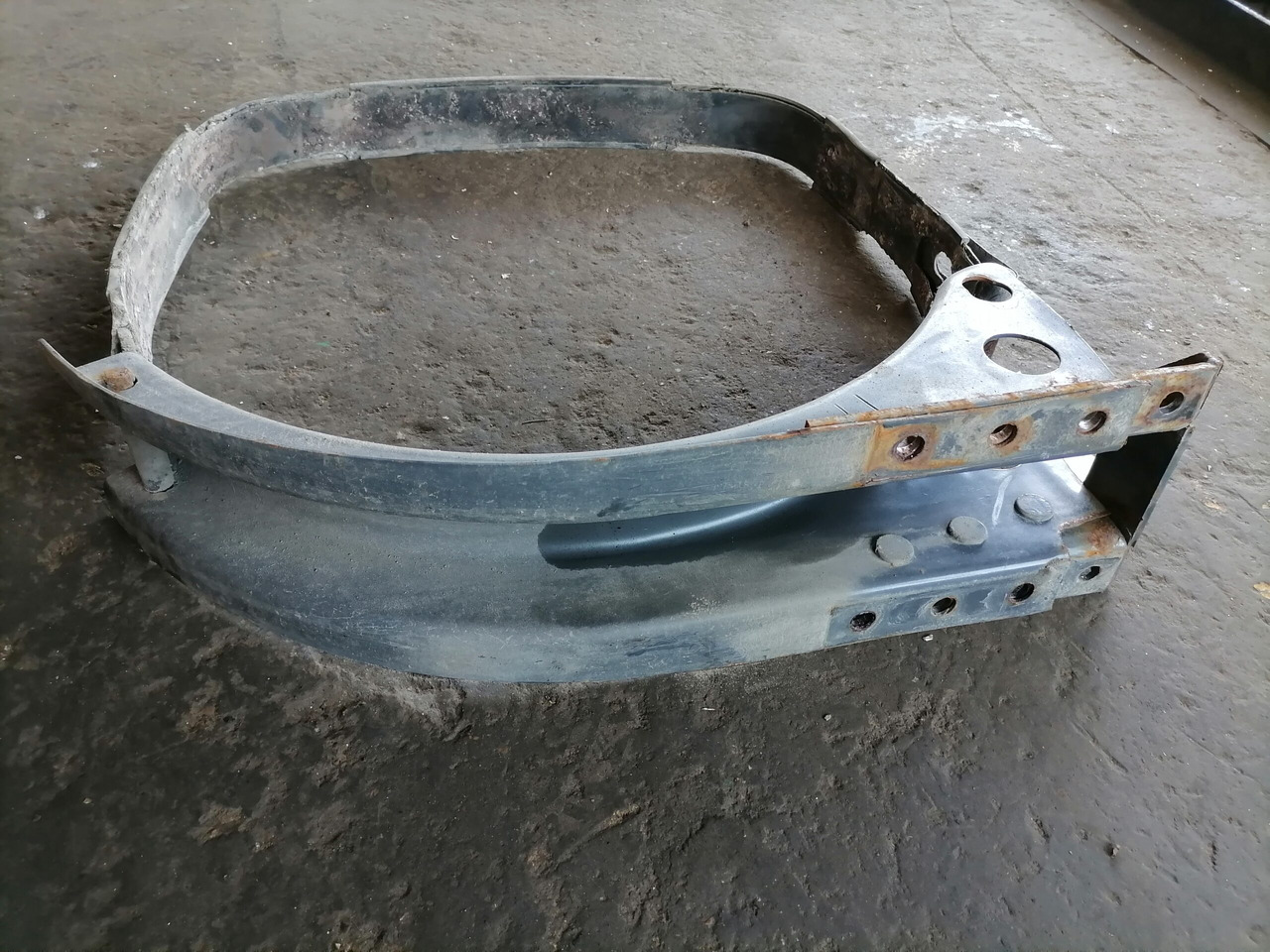 Volvo Kütusepaagi kandur, Volvo 20526488 - Réservoir de carburant pour Camion: photos 3 Volvo Kütusepaagi kandur, Volvo 20526488 - Réservoir de carburant pour Camion: photos 3