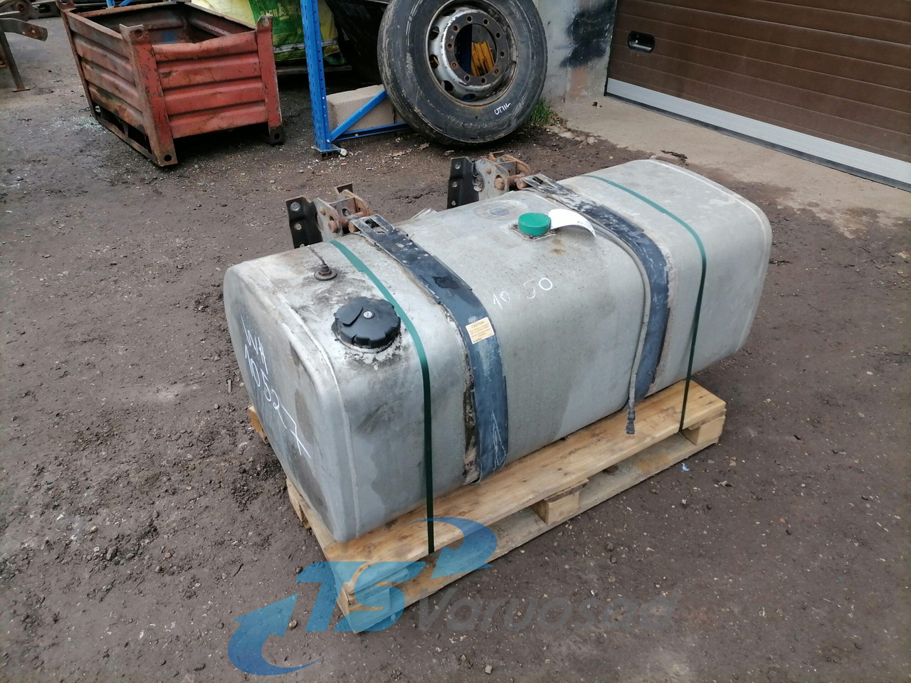 Volvo Kütusepaak 415L 20504491 - Réservoir de carburant pour Camion: photos 1 Volvo Kütusepaak 415L 20504491 - Réservoir de carburant pour Camion: photos 1