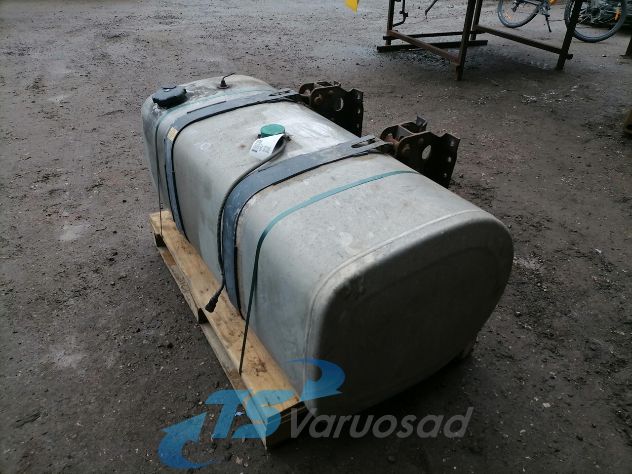 Volvo Kütusepaak 415L 20504491 - Réservoir de carburant pour Camion: photos 4 Volvo Kütusepaak 415L 20504491 - Réservoir de carburant pour Camion: photos 4
