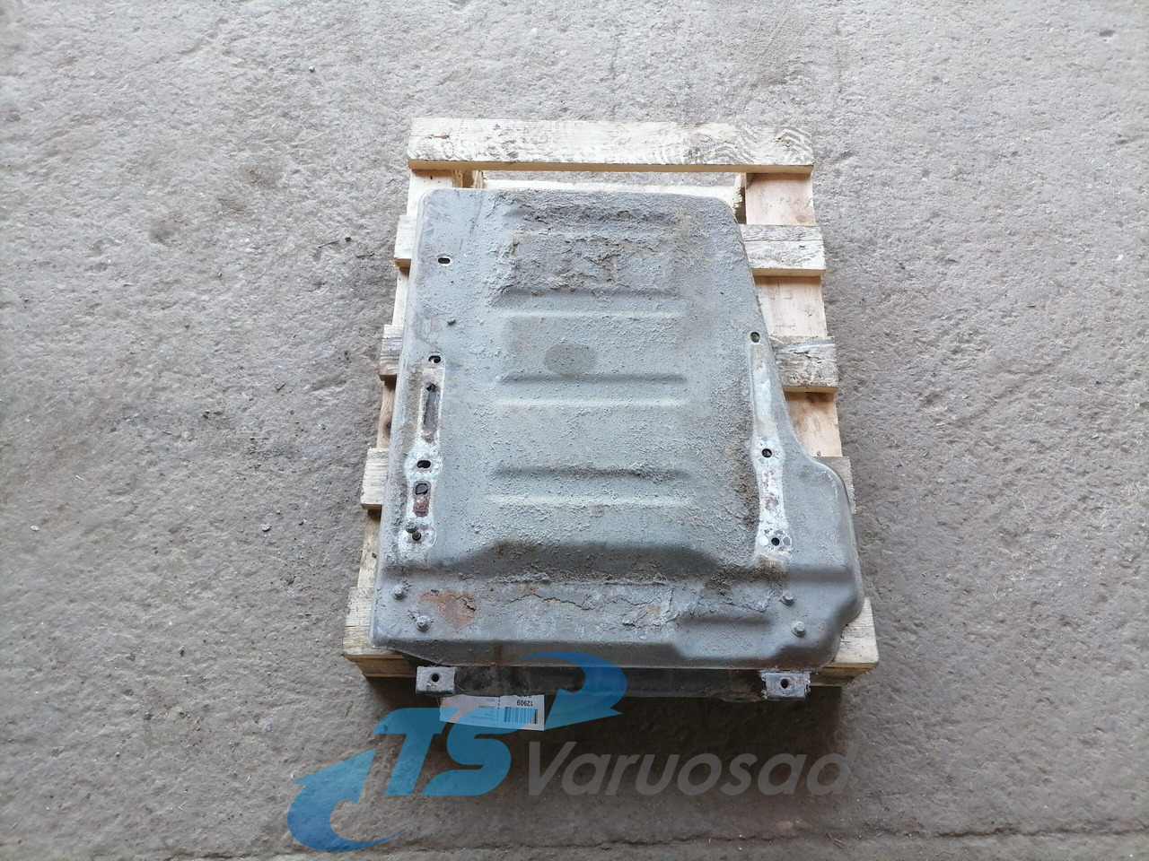 Volvo Muffler cover 22223840 - Silencieux pour Camion: photos 1 Volvo Muffler cover 22223840 - Silencieux pour Camion: photos 1