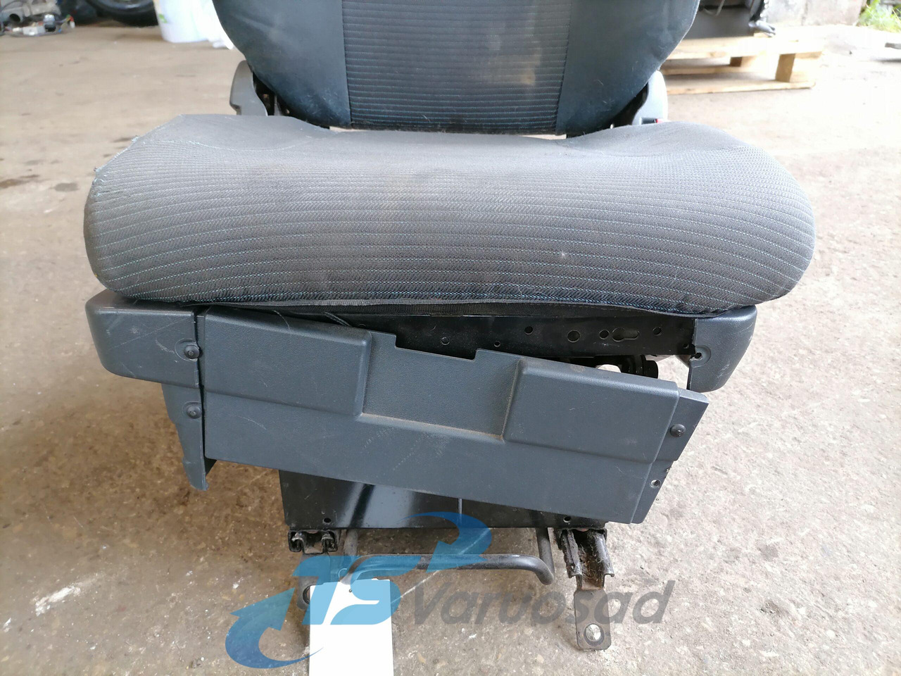 Volvo Passenger seat 7420862569 - Siège pour Camion: photos 4 Volvo Passenger seat 7420862569 - Siège pour Camion: photos 4