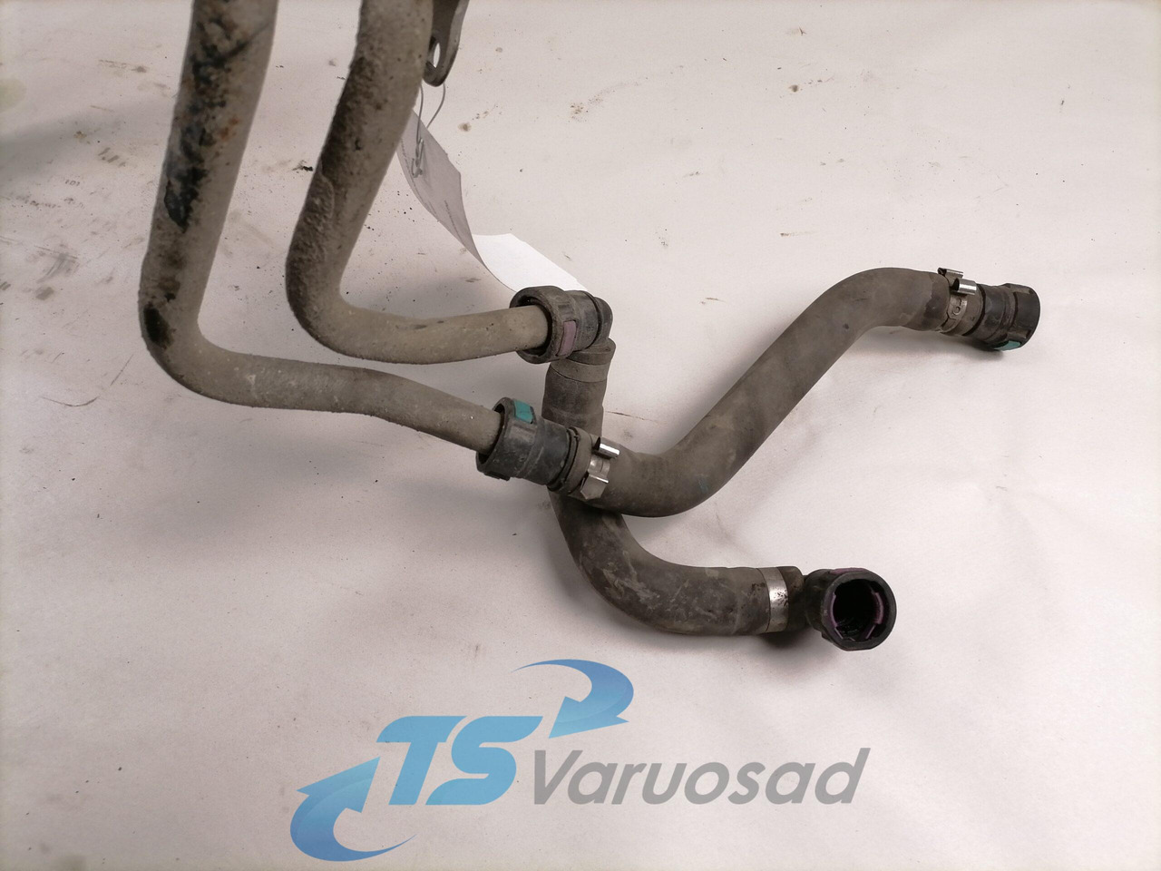 Volvo Salongisoojendus torud 21913681 - Chauffage/ Ventilation pour Camion: photos 4 Volvo Salongisoojendus torud 21913681 - Chauffage/ Ventilation pour Camion: photos 4