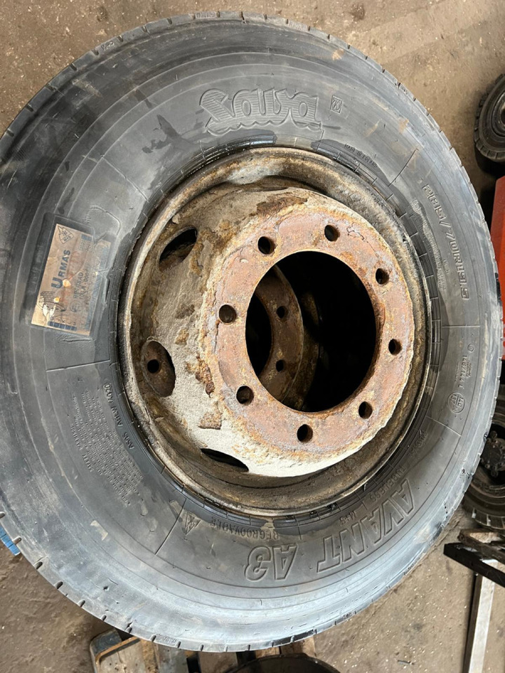 Volvo Sava avant A3 285/70R19.5 28570R195 - Pneus et jantes pour Camion: photos 4 Volvo Sava avant A3 285/70R19.5 28570R195 - Pneus et jantes pour Camion: photos 4