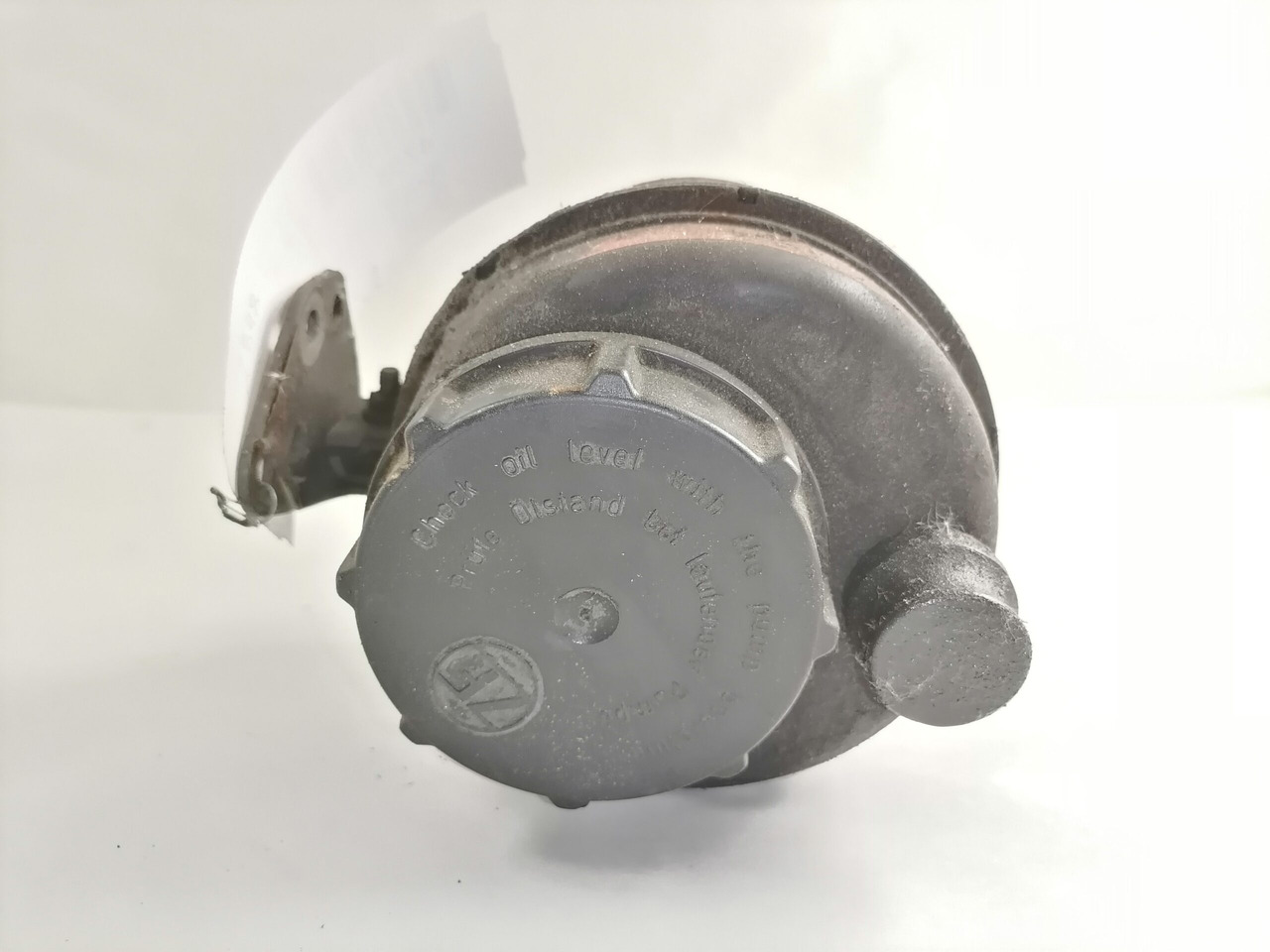 Volvo Steering oil tank+ bracket 1592945 - Tuyau de direction pour Camion: photos 4 Volvo Steering oil tank+ bracket 1592945 - Tuyau de direction pour Camion: photos 4