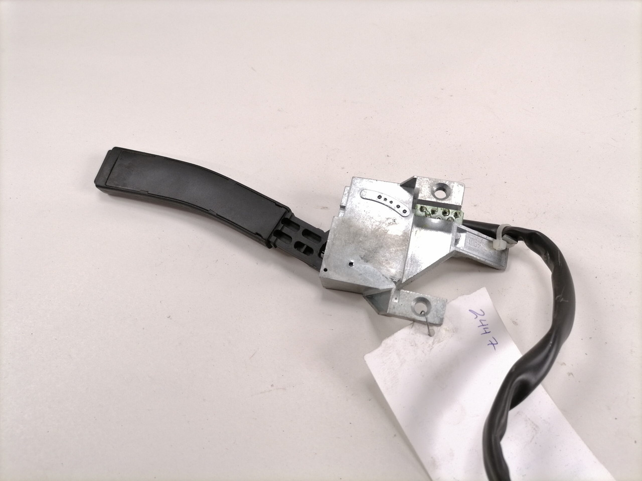 Volvo Switch 20399175 - Système électrique pour Camion: photos 5 Volvo Switch 20399175 - Système électrique pour Camion: photos 5