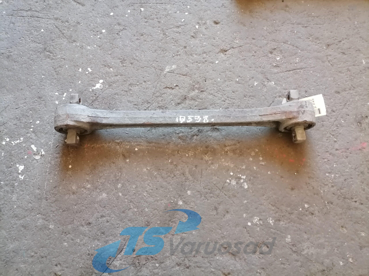 Volvo Torque rod 21196798 - Essieu et pièces pour Camion: photos 1 Volvo Torque rod 21196798 - Essieu et pièces pour Camion: photos 1