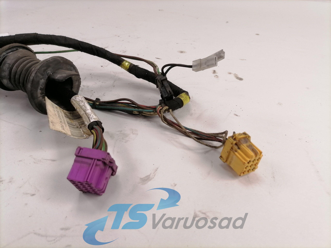 Volvo Ukse juhtmestik 20590374 - Portière et pièces pour Camion: photos 2 Volvo Ukse juhtmestik 20590374 - Portière et pièces pour Camion: photos 2