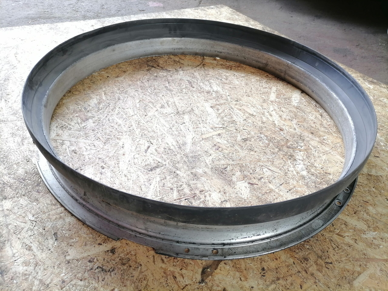 Volvo Ventilaatori metallrõngas 22134195 - Radiateur pour Camion: photos 2 Volvo Ventilaatori metallrõngas 22134195 - Radiateur pour Camion: photos 2