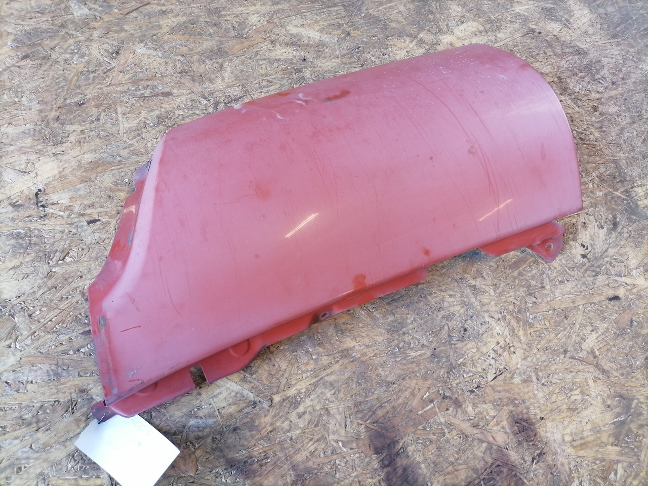 Volvo Volvo kabiini nurgapõsk, parem 20379172 - Calandre pour Camion: photos 2 Volvo Volvo kabiini nurgapõsk, parem 20379172 - Calandre pour Camion: photos 2