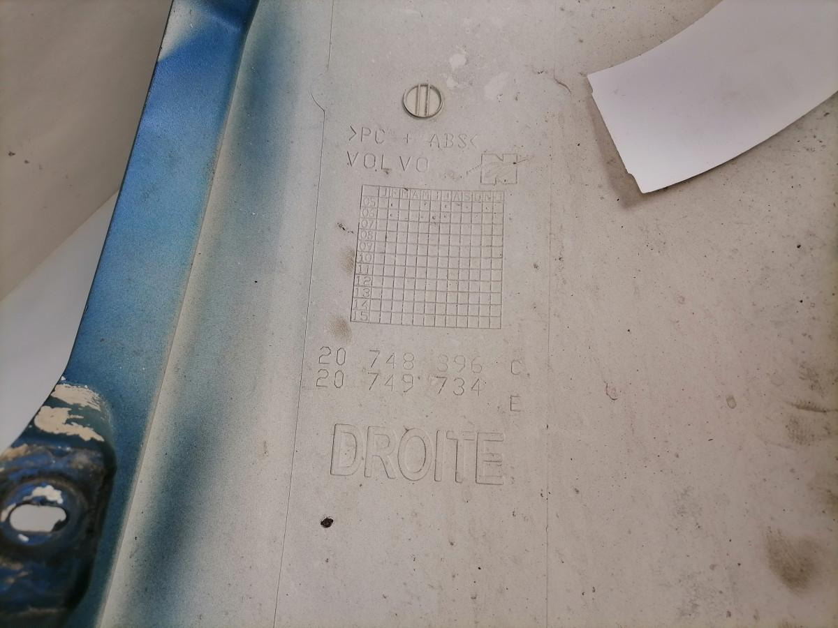 Volvo Volvo kabiini nurgapõsk, parem 20748396 - Calandre pour Camion: photos 5 Volvo Volvo kabiini nurgapõsk, parem 20748396 - Calandre pour Camion: photos 5