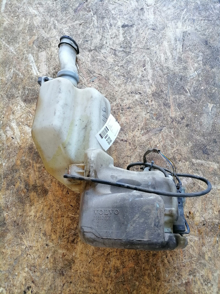 Volvo Windscreen washer fluid tank 20382655 - Essuie-glace pour Camion: photos 2 Volvo Windscreen washer fluid tank 20382655 - Essuie-glace pour Camion: photos 2