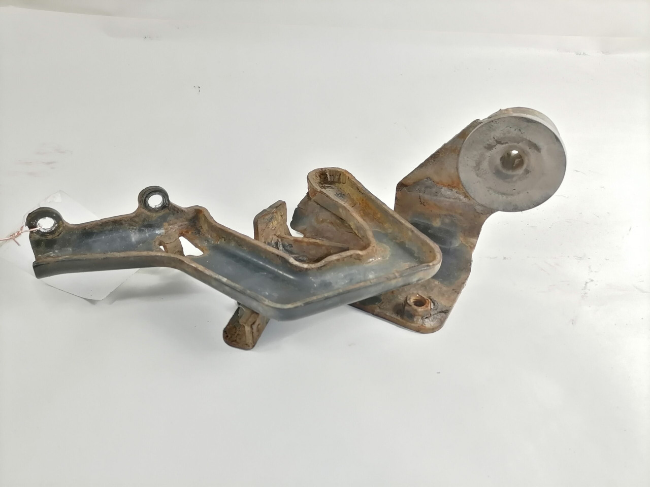 Volvo lower grille carrier hinge 20545094 - Calandre pour Camion: photos 3 Volvo lower grille carrier hinge 20545094 - Calandre pour Camion: photos 3