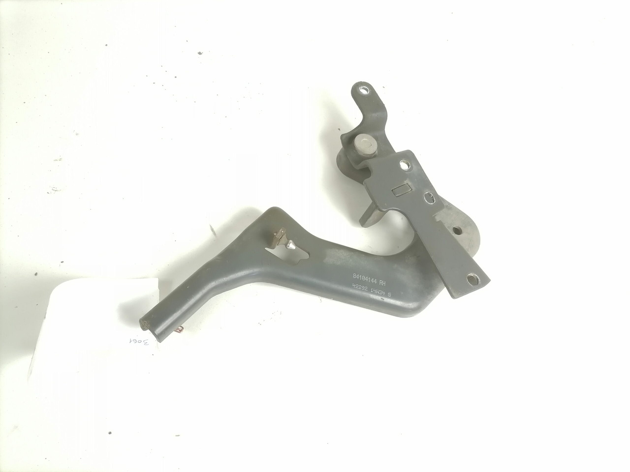 Volvo lower grille carrier hinge 84104144 - Calandre pour Camion: photos 1 Volvo lower grille carrier hinge 84104144 - Calandre pour Camion: photos 1
