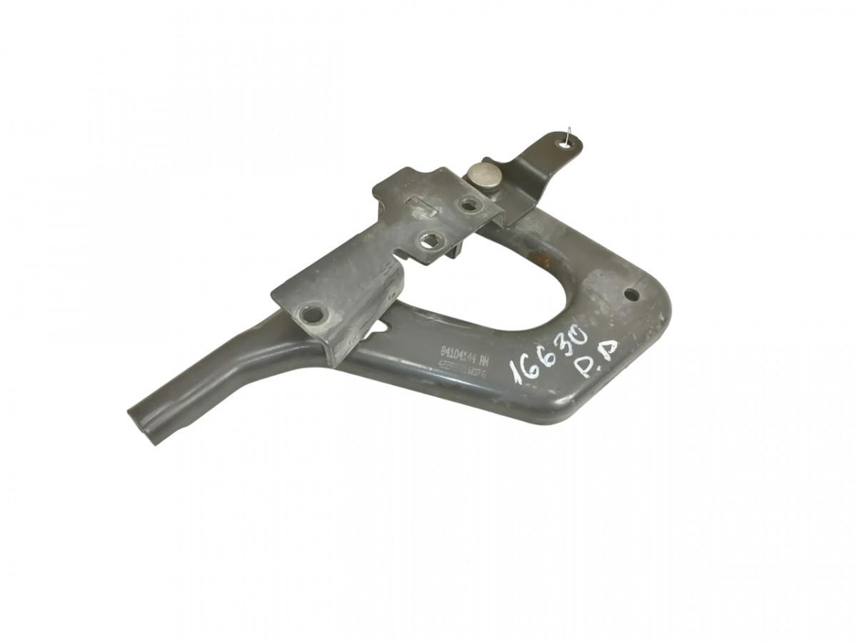 Volvo lower grille carrier hinge 84104144 - Calandre pour Camion: photos 1 Volvo lower grille carrier hinge 84104144 - Calandre pour Camion: photos 1