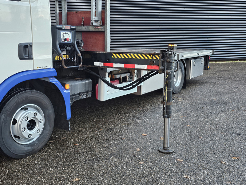 MAN TGL 12.220 / HIAB CRANE / MACHINE TRANSPORT - Camion grue: photos 4 MAN TGL 12.220 / HIAB CRANE / MACHINE TRANSPORT - Camion grue: photos 4