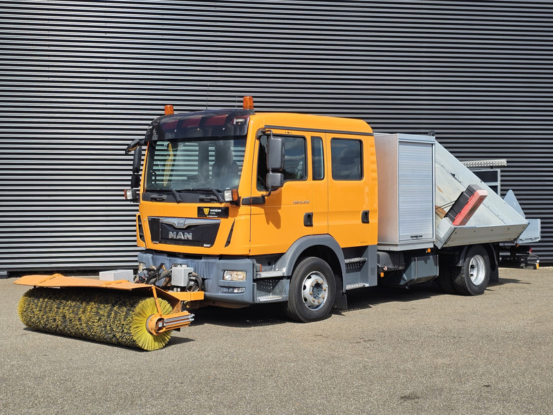 MAN TGM 15.240 BL / TIPPER / DOKA / VEEG / SWEEPER - Balayeuse de voirie: photos 1 MAN TGM 15.240 BL / TIPPER / DOKA / VEEG / SWEEPER - Balayeuse de voirie: photos 1