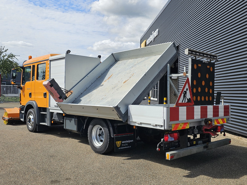 MAN TGM 15.240 BL / TIPPER / DOKA / VEEG / SWEEPER - Balayeuse de voirie: photos 4 MAN TGM 15.240 BL / TIPPER / DOKA / VEEG / SWEEPER - Balayeuse de voirie: photos 4
