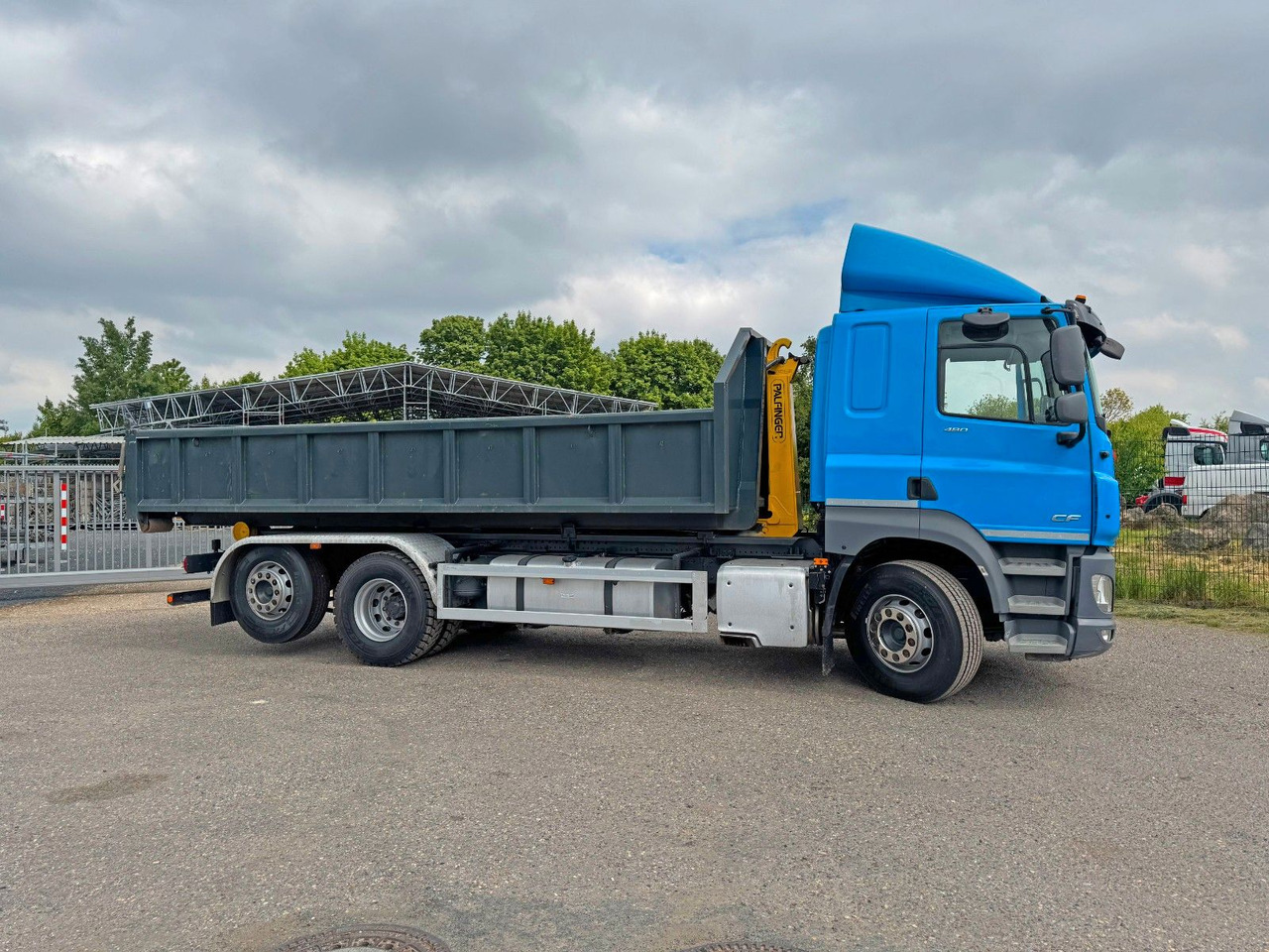 DAF CF 480 6X2 Abroller Funk 8 Stück neue Pirelli DAF CF 480 6X2 Abroller Funk 8 Stück neue Pirelli - Camion ampliroll: photos 1 DAF CF 480 6X2 Abroller Funk 8 Stück neue Pirelli DAF CF 480 6X2 Abroller Funk 8 Stück neue Pirelli - Camion ampliroll: photos 1