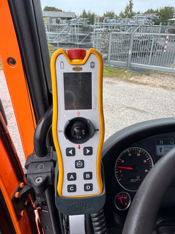 MAN 26.40 6X2 Meiller RK 20.70 mit Funk - Camion ampliroll: photos 4 MAN 26.40 6X2 Meiller RK 20.70 mit Funk - Camion ampliroll: photos 4