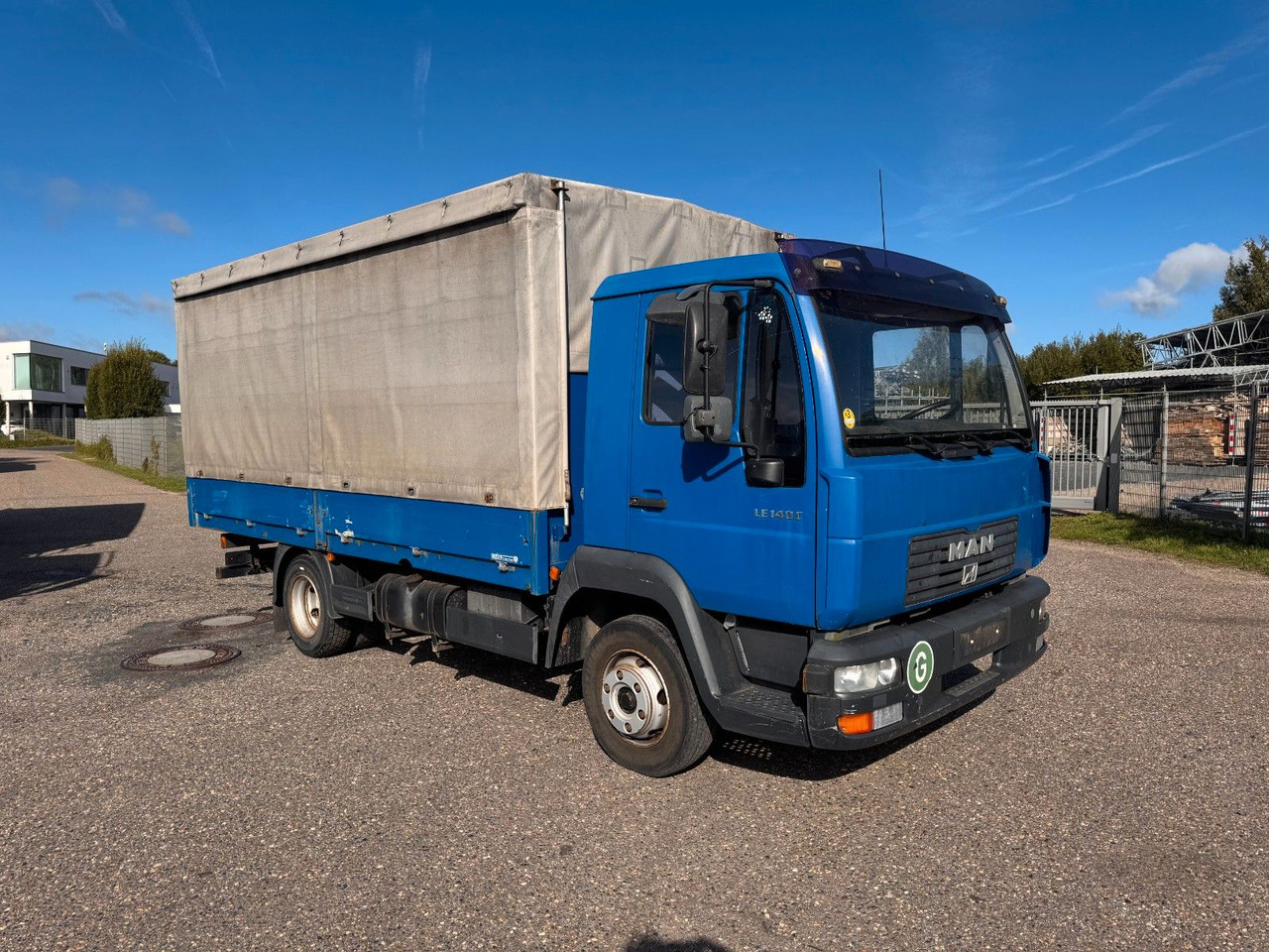 MAN 8.140 4X2 Pritsche Plane Original Km - Utilitaire rideaux coulissants (PLSC): photos 1 MAN 8.140 4X2 Pritsche Plane Original Km - Utilitaire rideaux coulissants (PLSC): photos 1