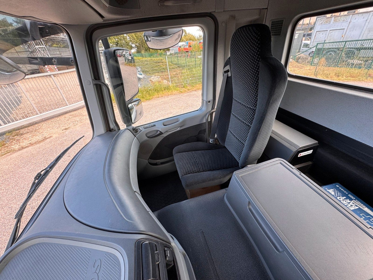 Crédit-bail de Mercedes-Benz 2641 6X4 Retarder Meiller mit Funk Top Zust Mercedes-Benz 2641 6X4 Retarder Meiller mit Funk Top Zust: photos 9 Crédit-bail de Mercedes-Benz 2641 6X4 Retarder Meiller mit Funk Top Zust Mercedes-Benz 2641 6X4 Retarder Meiller mit Funk Top Zust: photos 9