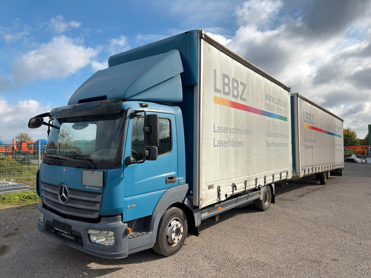 Mercedes-Benz 818 4X2 Pritsche & Plane & Tang Pritsche & Plane Mercedes-Benz 818 4X2 Pritsche & Plane & Tang Pritsche & Plane - Utilitaire rideaux coulissants (PLSC): photos 1 Mercedes-Benz 818 4X2 Pritsche & Plane & Tang Pritsche & Plane Mercedes-Benz 818 4X2 Pritsche & Plane & Tang Pritsche & Plane - Utilitaire rideaux coulissants (PLSC): photos 1