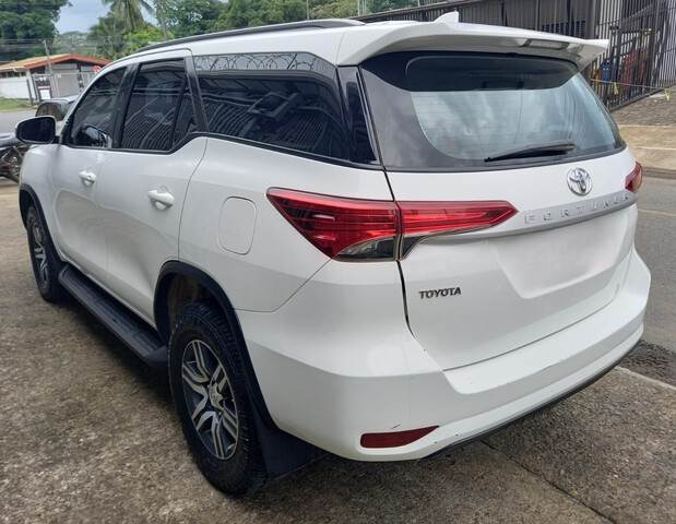 Toyota Fortuner - SUV: photos 2 Toyota Fortuner - SUV: photos 2