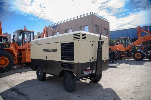Doosan 10/300 - Compresseur d'air: photos 1 Doosan 10/300 - Compresseur d'air: photos 1
