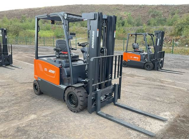 Doosan B25X-7 PLUS - Chariot élévateur électrique: photos 4 Doosan B25X-7 PLUS - Chariot élévateur électrique: photos 4