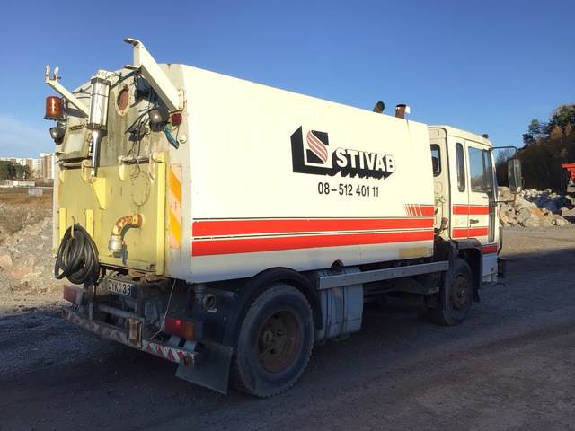 Volvo FL611 - Balayeuse de voirie: photos 3 Volvo FL611 - Balayeuse de voirie: photos 3