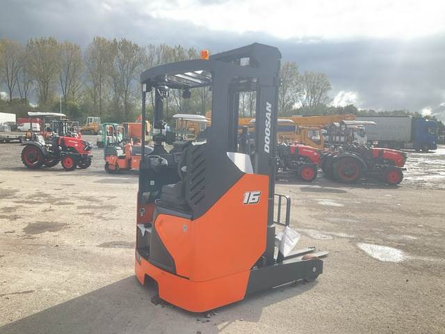 Doosan BR16JW-9 - Chariot à mât rétractable: photos 3 Doosan BR16JW-9 - Chariot à mât rétractable: photos 3