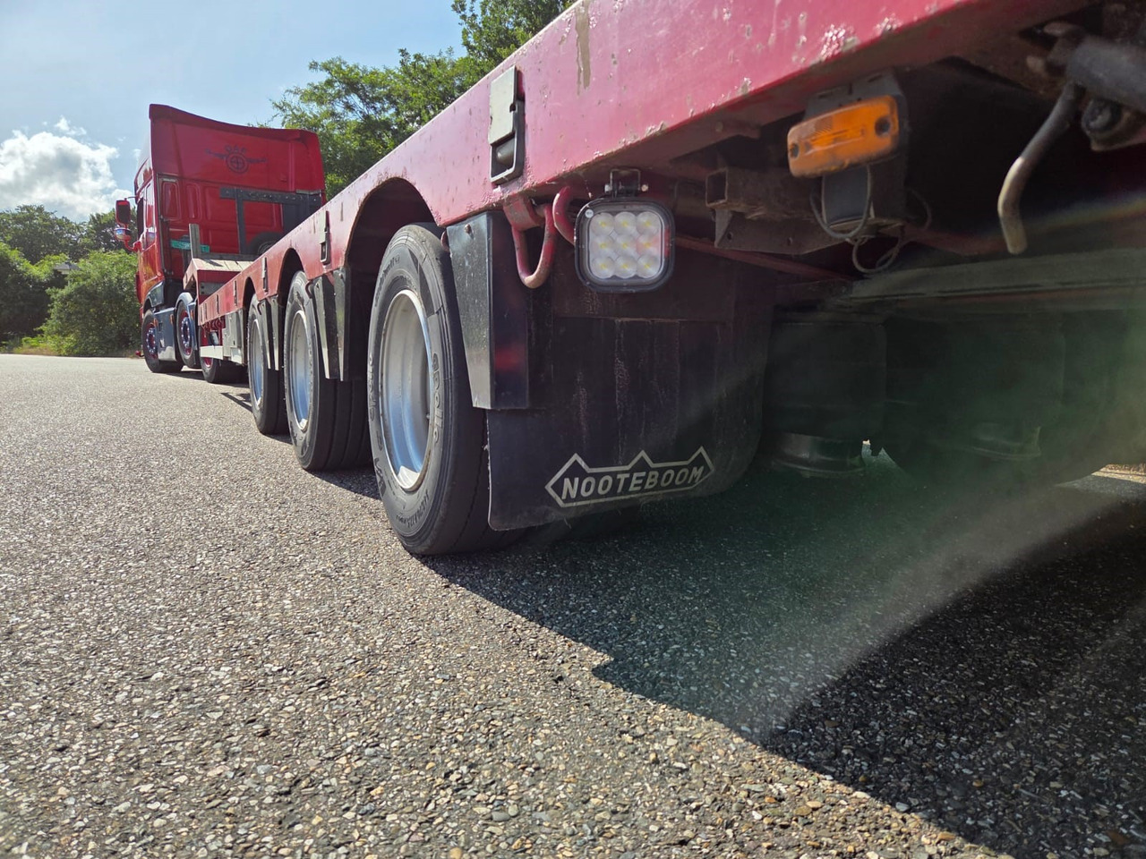 DAF XF 460 FTG 6x2 Super Spacecab + Nooteboom semi-dieplader - Châssis cabine: photos 5 DAF XF 460 FTG 6x2 Super Spacecab + Nooteboom semi-dieplader - Châssis cabine: photos 5