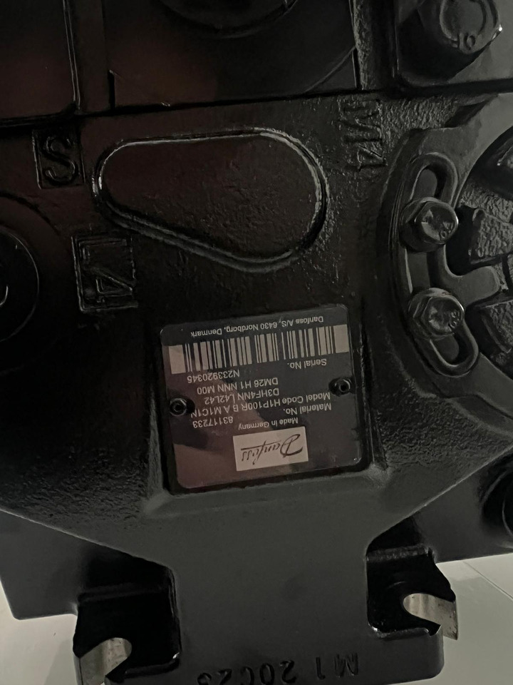 DANFOSS H1P100R B AM1C1ND3HF4NNL42L42 DM26 H1 - Pompe hydraulique pour Engins de chantier: photos 2 DANFOSS H1P100R B AM1C1ND3HF4NNL42L42 DM26 H1 - Pompe hydraulique pour Engins de chantier: photos 2