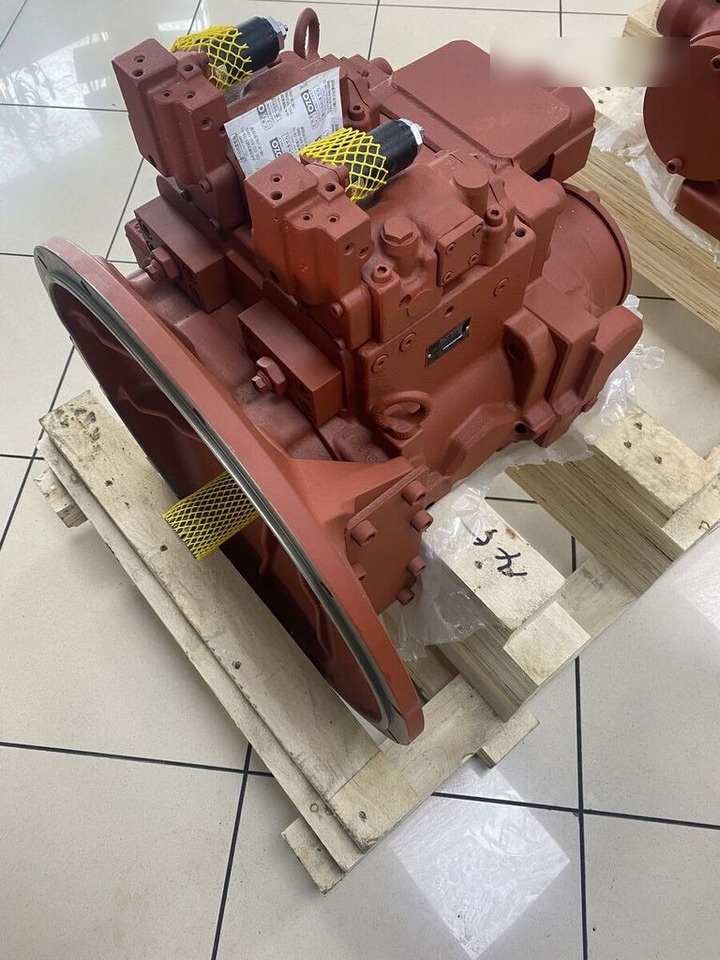 Kawasaki K5V200 Volvo-ABG - Pompe hydraulique pour Pelle: photos 1 Kawasaki K5V200 Volvo-ABG - Pompe hydraulique pour Pelle: photos 1