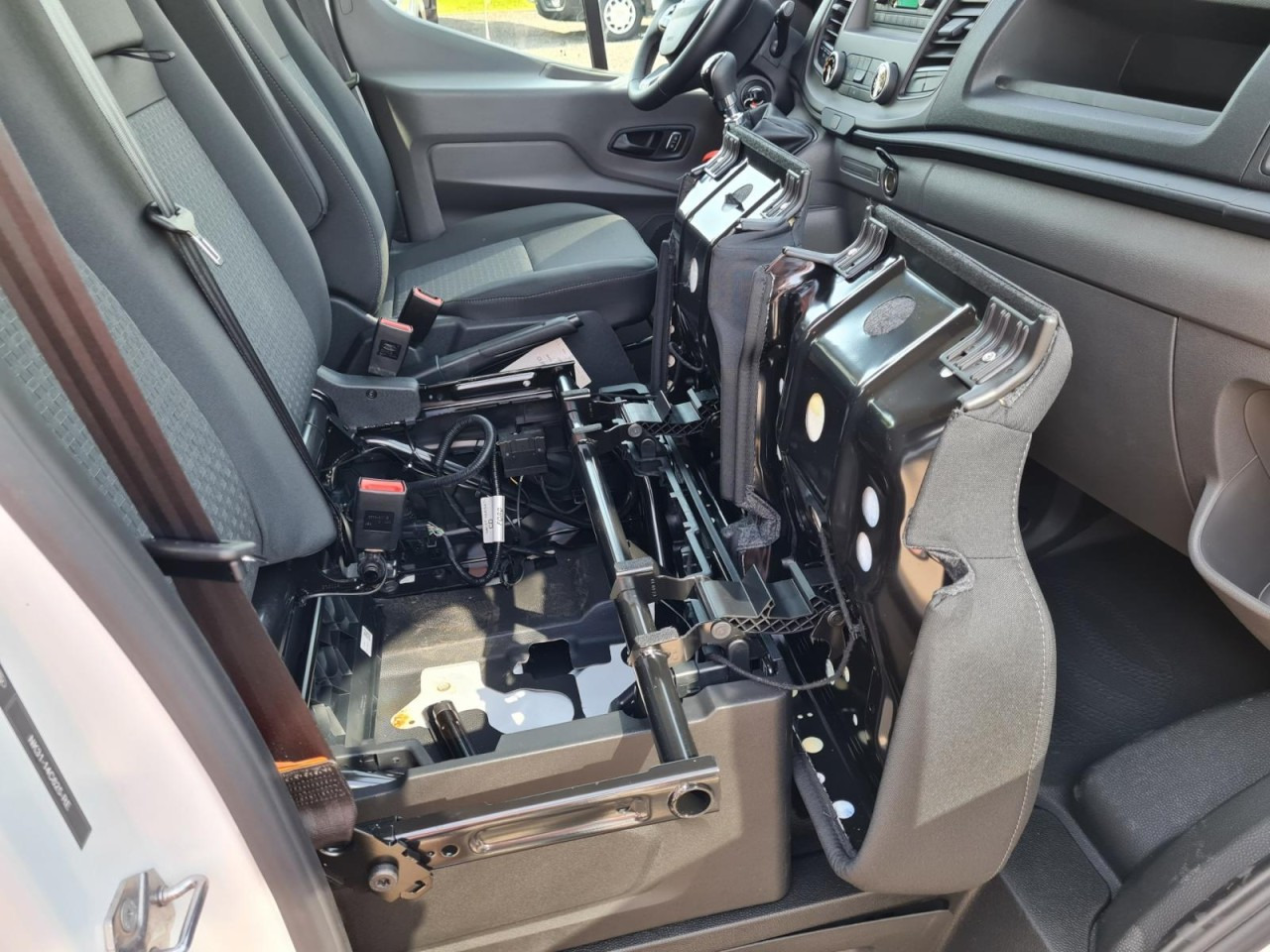 Crédit-bail de  Ford Transit 350 Kasten L4H3 Doka Trend Mixto RWD Ford Transit 350 Kasten L4H3 Doka Trend Mixto RWD: photos 16