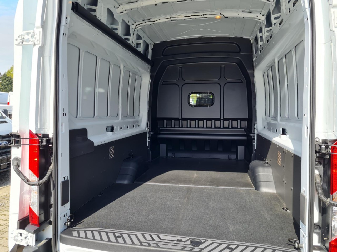 Crédit-bail de  Ford Transit 350 Kasten L4H3 Doka Trend Mixto RWD Ford Transit 350 Kasten L4H3 Doka Trend Mixto RWD: photos 7