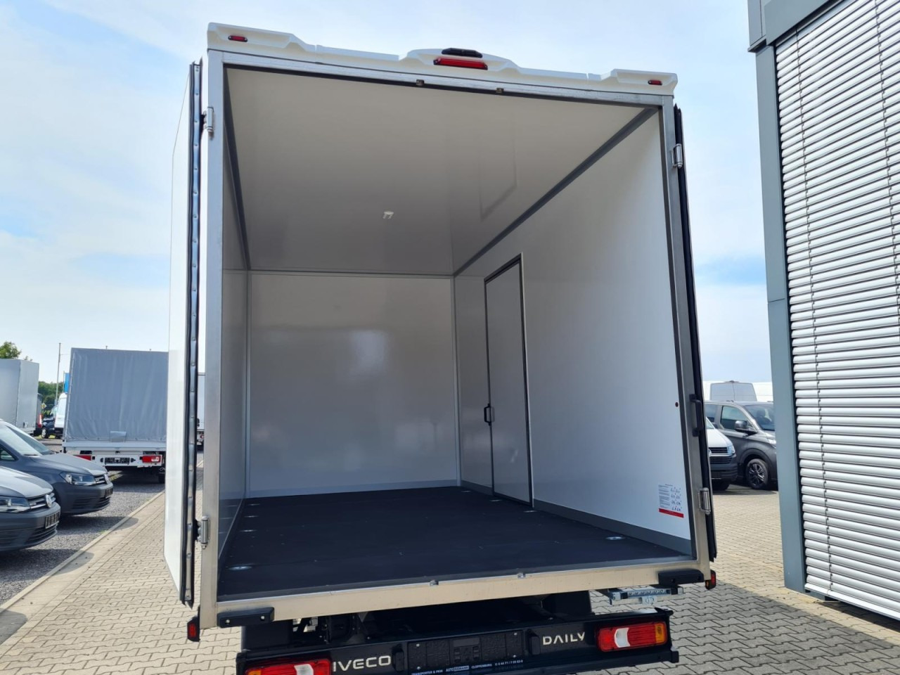 Fourgon grand volume Iveco DAILY 35S18 Koffer Automatik ALU KAMERA NAVI TEMPOMAT: photos 20 Fourgon grand volume Iveco DAILY 35S18 Koffer Automatik ALU KAMERA NAVI TEMPOMAT: photos 20