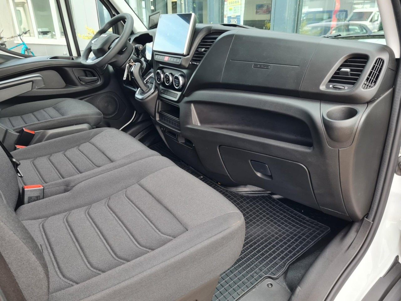 Fourgon grand volume Iveco DAILY 35S18 Koffer Automatik ALU KAMERA NAVI TEMPOMAT: photos 14 Fourgon grand volume Iveco DAILY 35S18 Koffer Automatik ALU KAMERA NAVI TEMPOMAT: photos 14