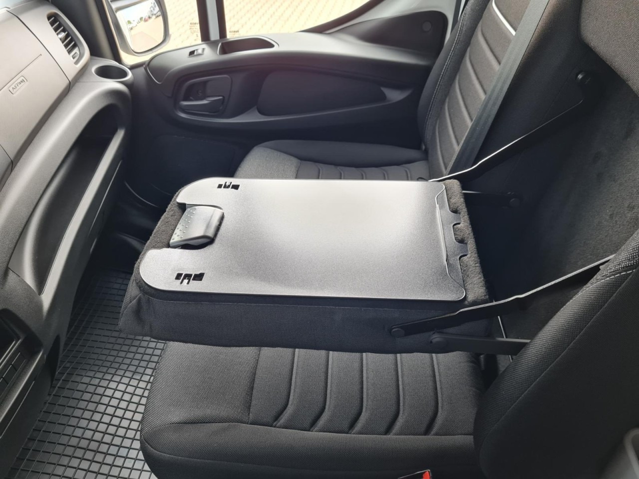 Fourgon grand volume Iveco DAILY 35S18 Koffer Automatik ALU KAMERA NAVI TEMPOMAT: photos 18 Fourgon grand volume Iveco DAILY 35S18 Koffer Automatik ALU KAMERA NAVI TEMPOMAT: photos 18