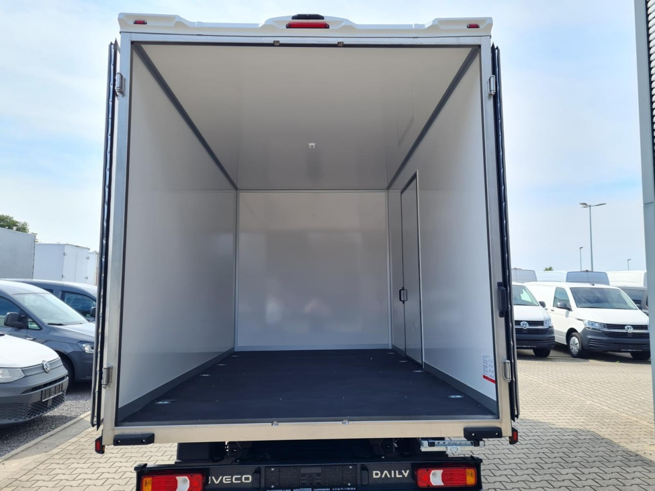 Fourgon grand volume Iveco DAILY 35S18 Koffer Automatik ALU KAMERA NAVI TEMPOMAT: photos 6 Fourgon grand volume Iveco DAILY 35S18 Koffer Automatik ALU KAMERA NAVI TEMPOMAT: photos 6
