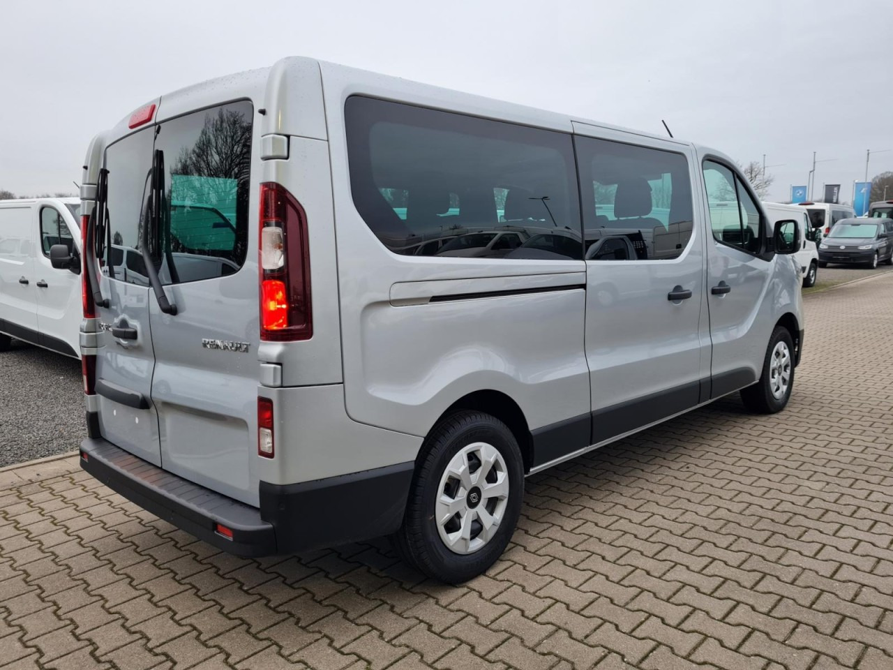 Renault Trafic Kombi 9-Sitze L2 Grand Equilibre KLIMA TEMPOMAT - Utilitaire double cabine: photos 4 Renault Trafic Kombi 9-Sitze L2 Grand Equilibre KLIMA TEMPOMAT - Utilitaire double cabine: photos 4