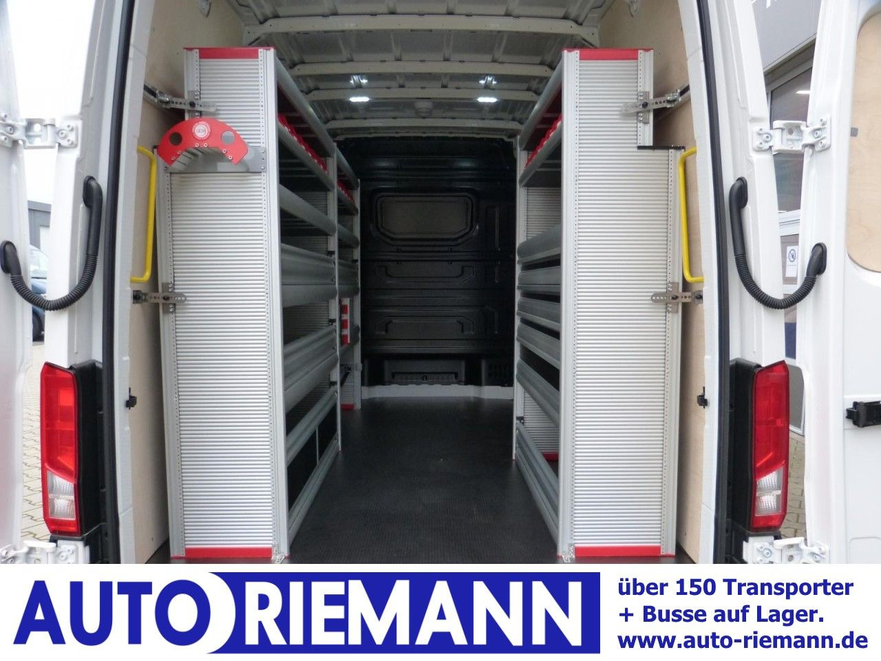 Volkswagen Crafter 35 Kasten TDI MR PDC Werkstatteinricht. - Fourgon utilitaire: photos 1 Volkswagen Crafter 35 Kasten TDI MR PDC Werkstatteinricht. - Fourgon utilitaire: photos 1