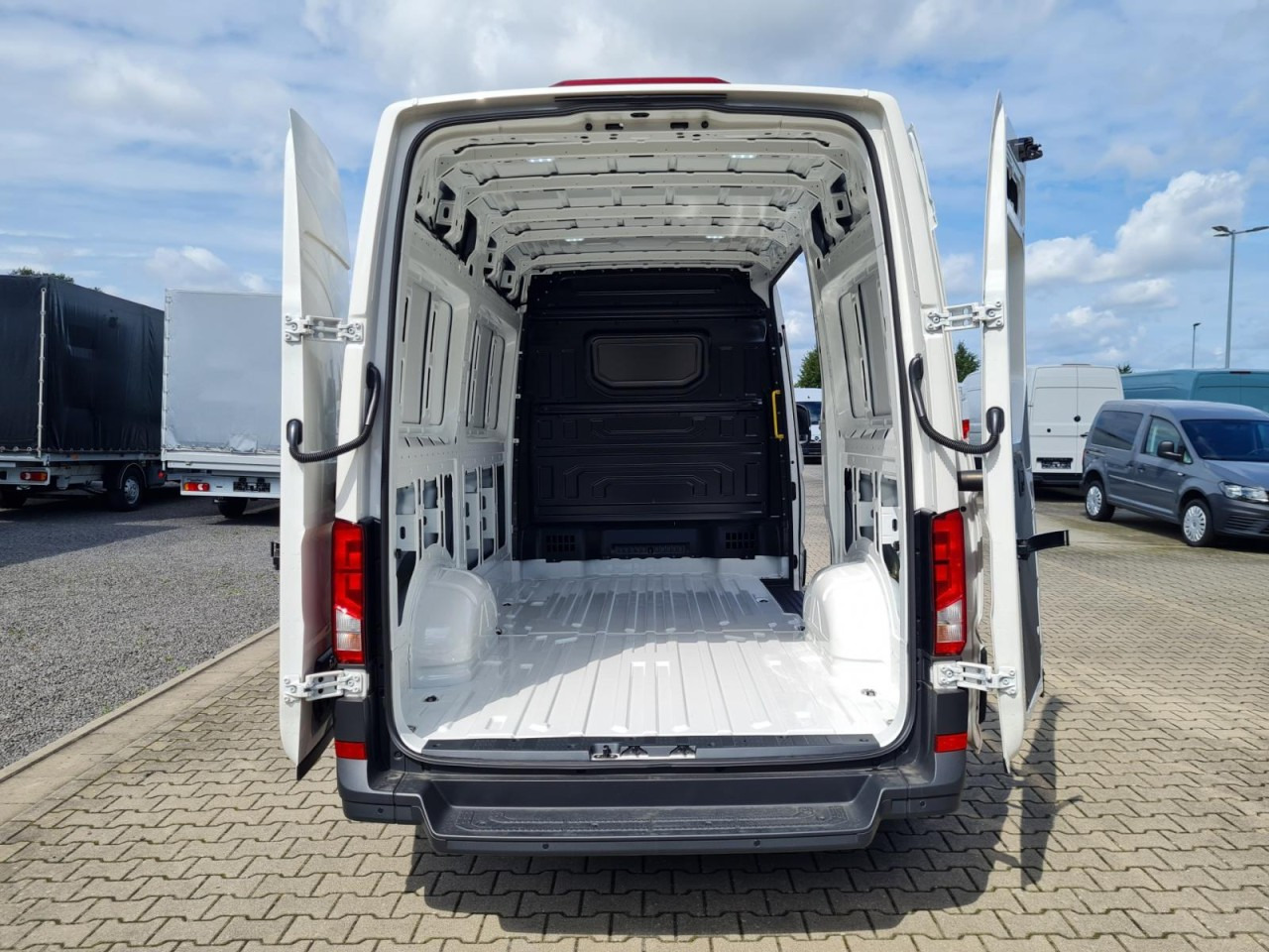 Volkswagen Crafter Kasten MR L3H3 KLIMA KOMFORT PDC TEMPOMAT - Fourgonnette: photos 5 Volkswagen Crafter Kasten MR L3H3 KLIMA KOMFORT PDC TEMPOMAT - Fourgonnette: photos 5