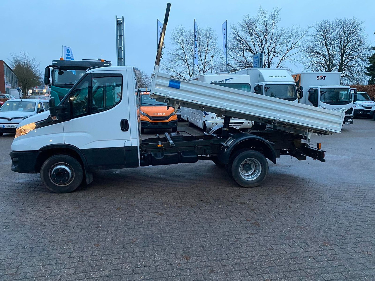 Iveco Daily 70C18H Meiler Dreiseitenkipper*AHK*RADI... - Utilitaire benne: photos 2 Iveco Daily 70C18H Meiler Dreiseitenkipper*AHK*RADI... - Utilitaire benne: photos 2