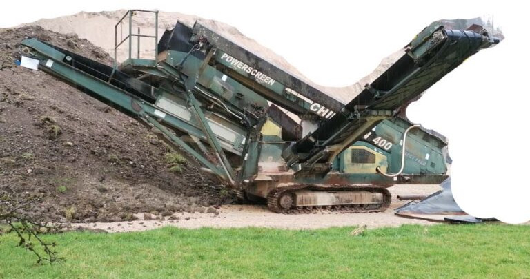 Powerscreen Chieftain 400 – Crawler Mobile screening plant / Crawler Mobile screening plant - Crible: photos 1 Powerscreen Chieftain 400 – Crawler Mobile screening plant / Crawler Mobile screening plant - Crible: photos 1