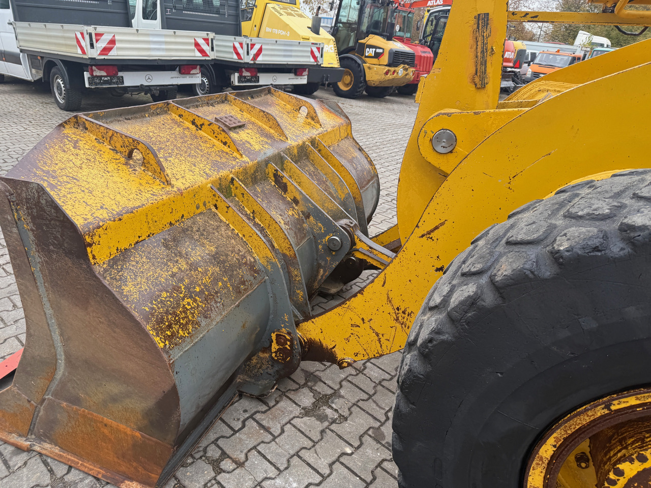 Chargeuse sur pneus Komatsu Hanomag WA270-3 Radlader Klima: photos 9