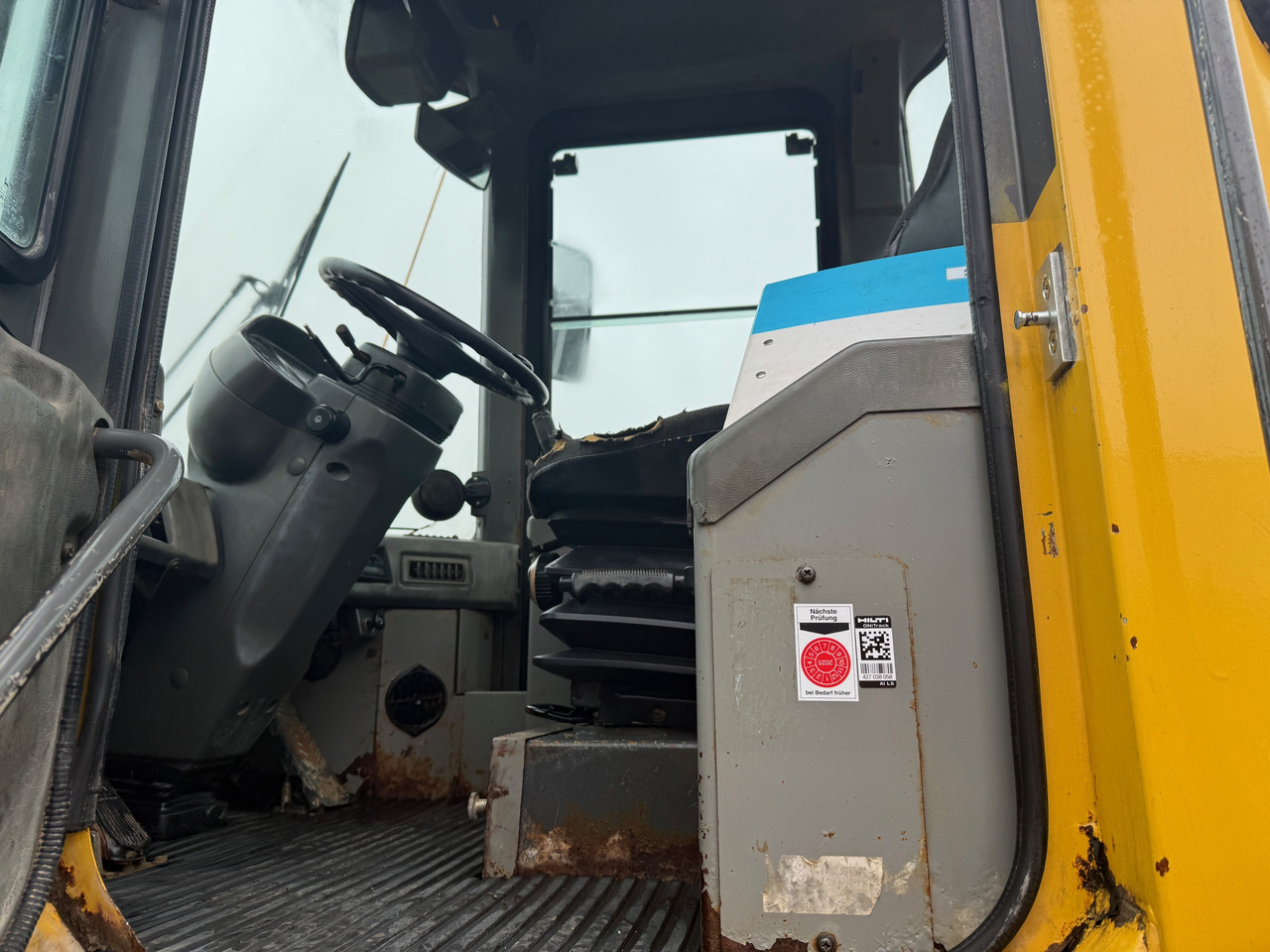 Chargeuse sur pneus Komatsu Hanomag WA270-3 Radlader Klima: photos 14